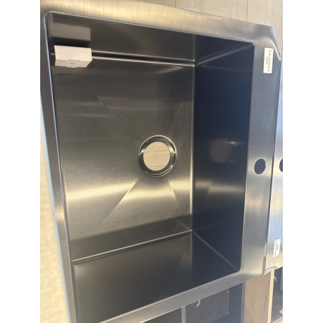 Évier 24"" légèrement endommagé